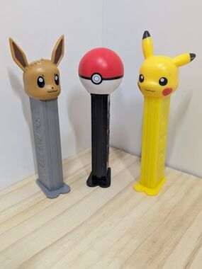 Pokémon Pikachu & Eevee PEZ Candy Dispensers - GUC *D12